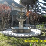 Fuente en jardin del inmueble